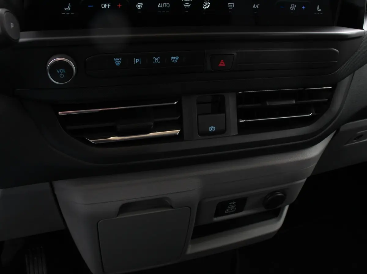 340 L2H1 Limited 65 kWh 8 persoons Adaptieve cruise control Airco Lichtmetalen Velgen Extra getint glas Camera Navigatie Apple Carplay/ Android Auto