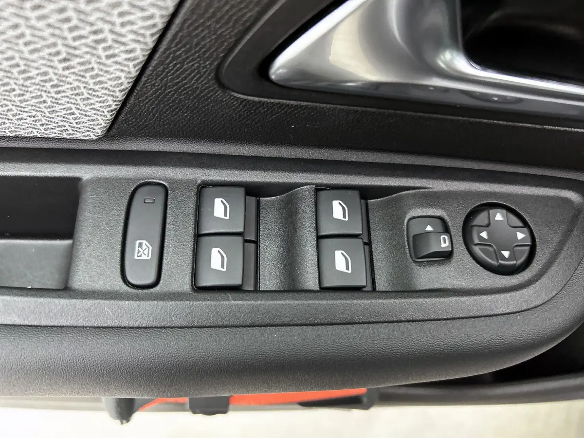 136pk You 50 kWh Automaat | Accu 96% | 3 Fase | Camera | Apple Carplay/Android Auto | Climate Control | Cruise Control | Parkeersensoren | IsoFix |