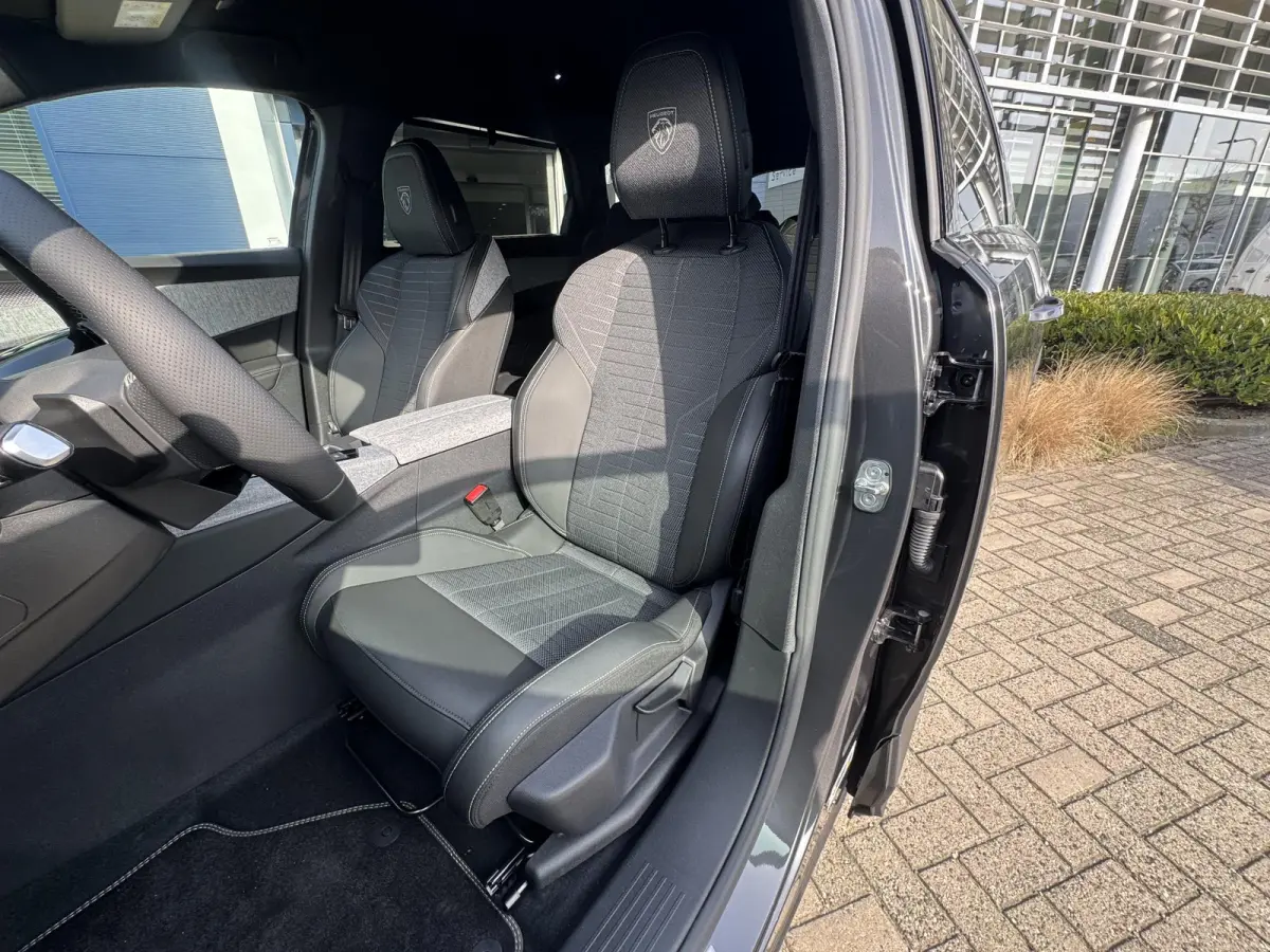 Hybrid 145 GT l 360 Vision & Drive Assist Plus Pack (GT)