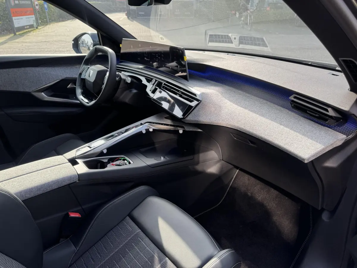Hybrid 145 GT l 360 Vision & Drive Assist Plus Pack (GT)