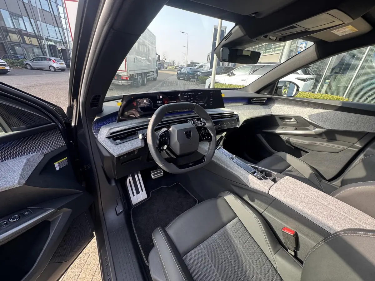 Hybrid 145 GT l 360 Vision & Drive Assist Plus Pack (GT)