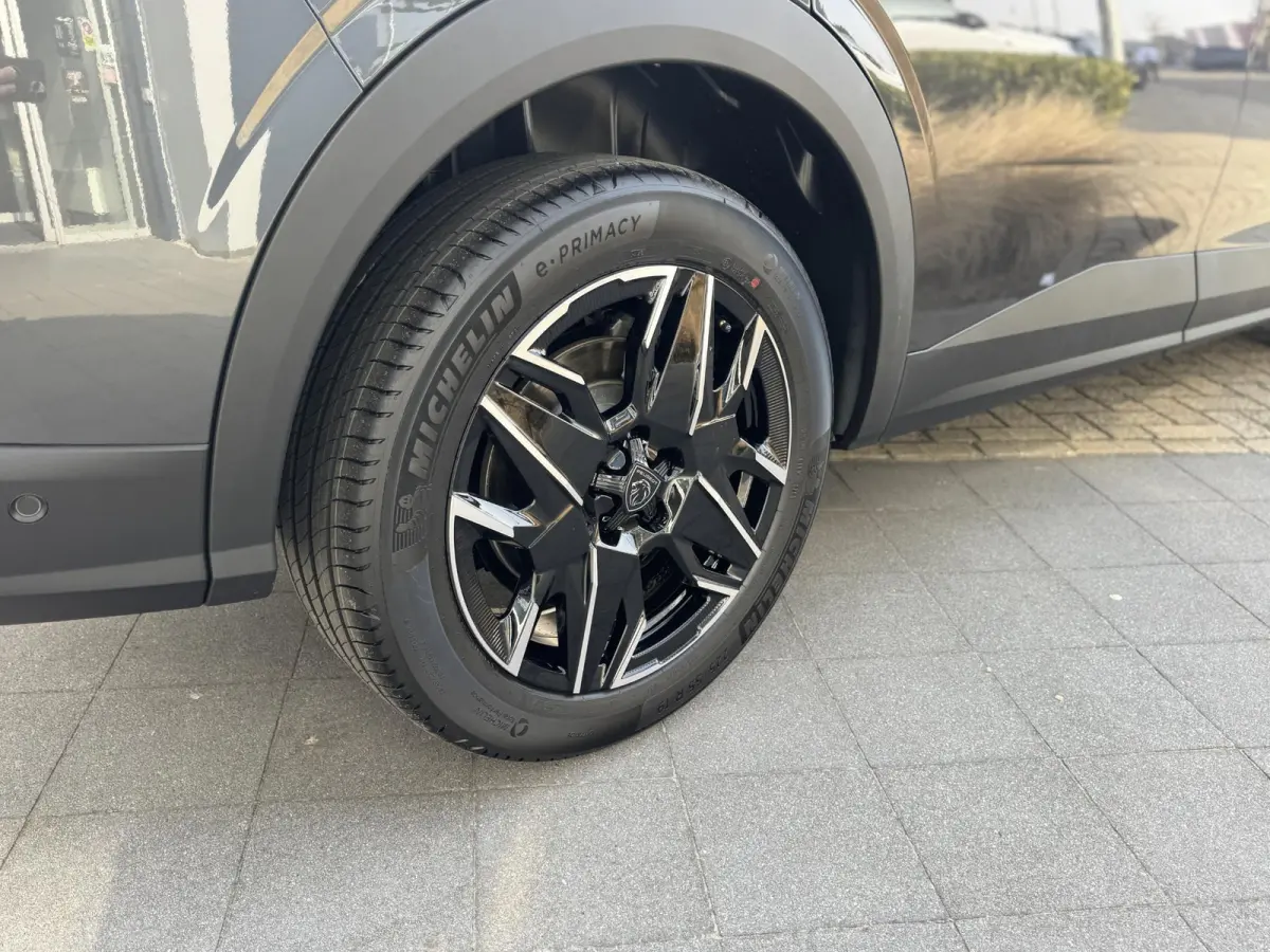 Hybrid 145 GT l 360 Vision & Drive Assist Plus Pack (GT)