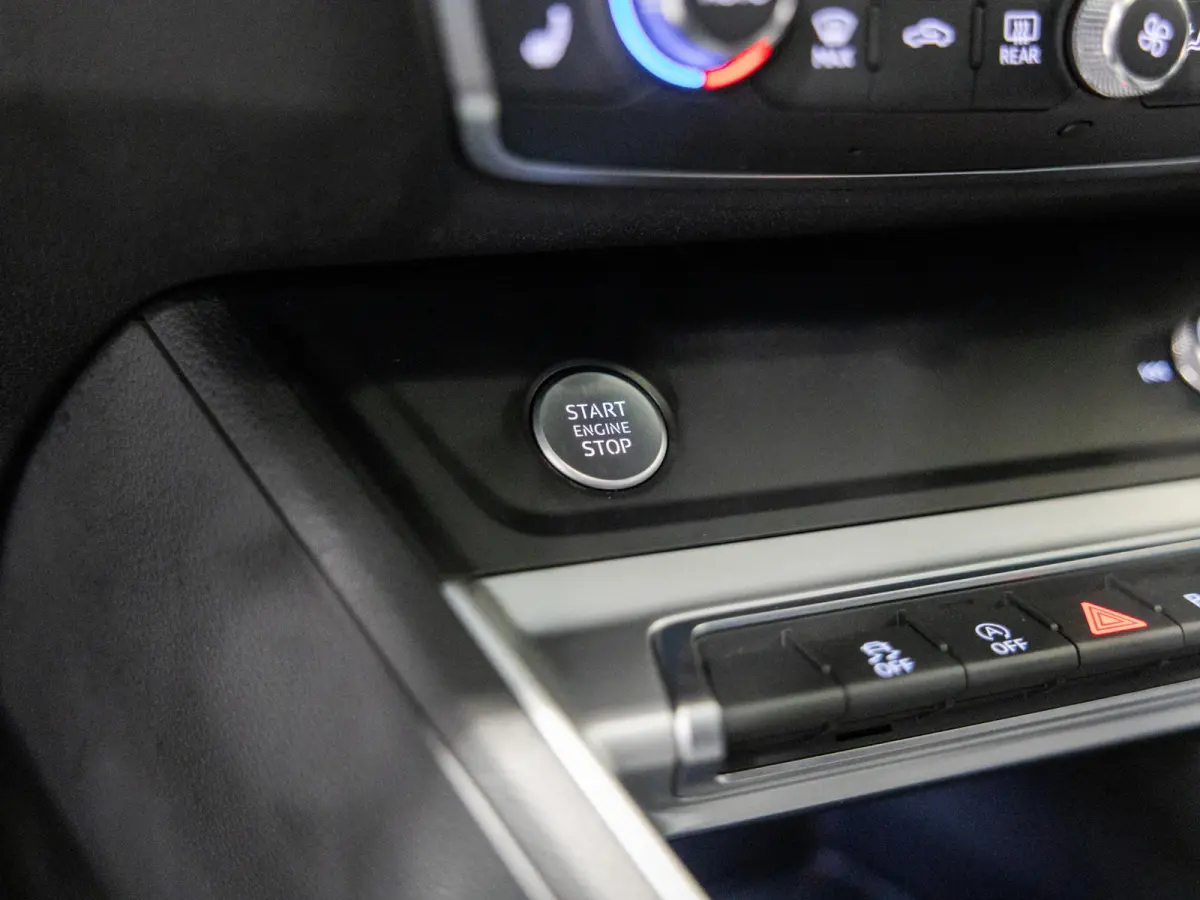 35 TFSI Advanced / 150pk / Panorama dak / Stoelverwarming / Dodehoek herkenning / Achteruitrij camera /