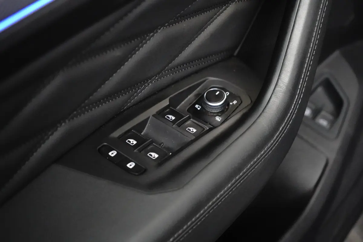 3.0 TSi 462 pk eHybrid 4MOTION R | Wegklapbare Trekhaak | Luchtvering | Dynaudio | HUD |
