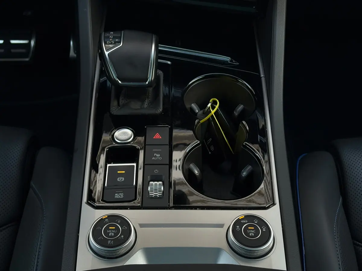 3.0 TSi 462 pk eHybrid 4MOTION R | Wegklapbare Trekhaak | Luchtvering | Dynaudio | HUD |
