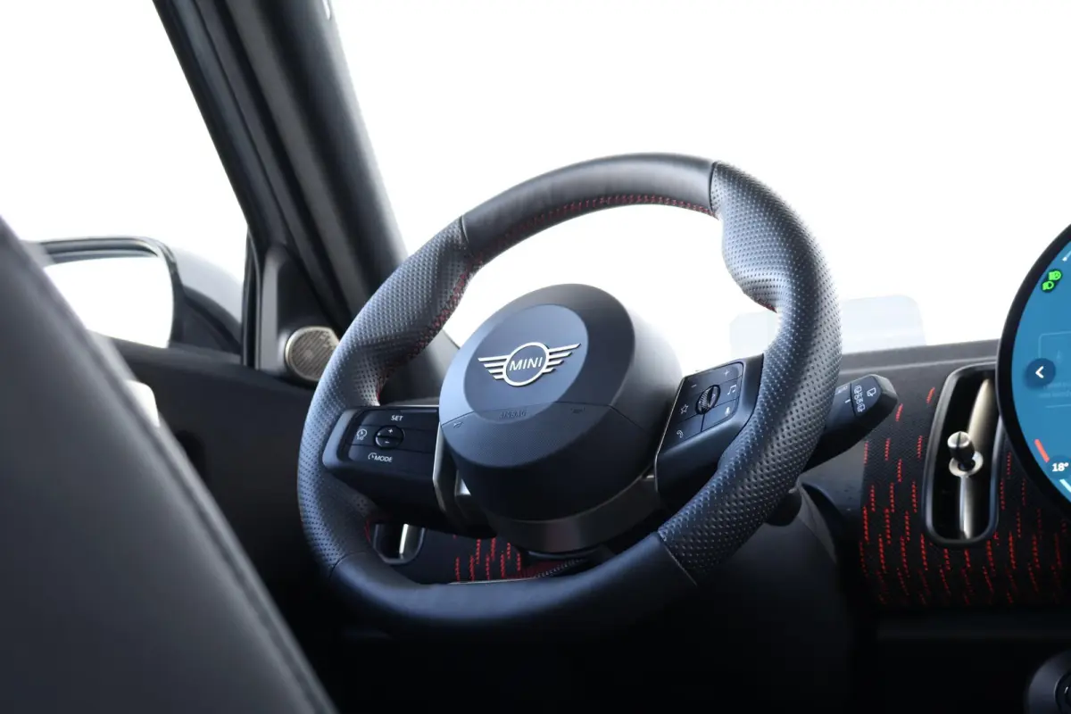 SE ALL4 John Cooper Works L 66.5 kWh | SoH 100% | Panorama Dak | Driving Assistant Plus | Parking Assistant Plus | Comforttoegang | Harman Kardon | Stuur & Stoelverwarming |