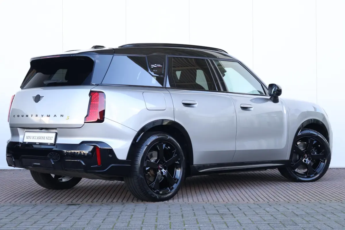 SE ALL4 John Cooper Works L 66.5 kWh | SoH 100% | Panorama Dak | Driving Assistant Plus | Parking Assistant Plus | Comforttoegang | Harman Kardon | Stuur & Stoelverwarming |