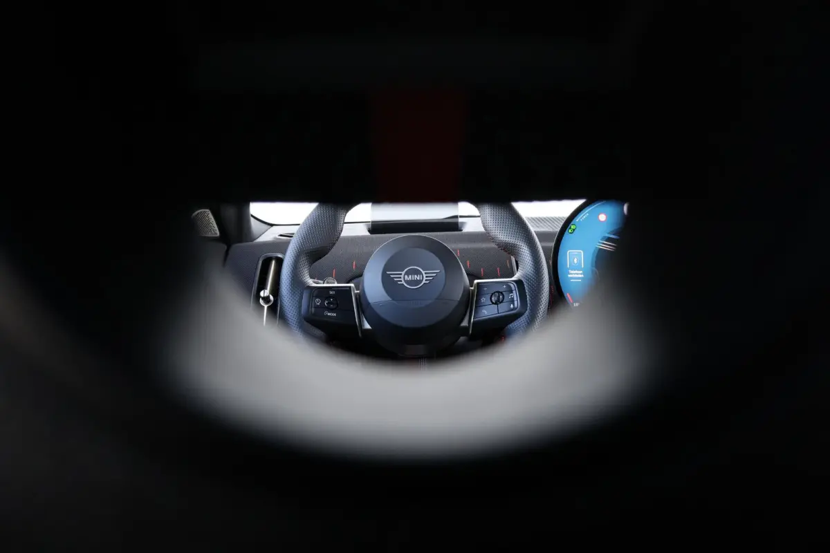 SE ALL4 John Cooper Works L 66.5 kWh | SoH 100% | Panorama Dak | Driving Assistant Plus | Parking Assistant Plus | Comforttoegang | Harman Kardon | Stuur & Stoelverwarming |