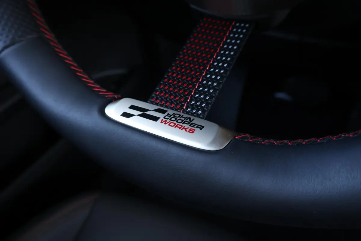 SE ALL4 John Cooper Works L 66.5 kWh | SoH 100% | Panorama Dak | Driving Assistant Plus | Parking Assistant Plus | Comforttoegang | Harman Kardon | Stuur & Stoelverwarming |
