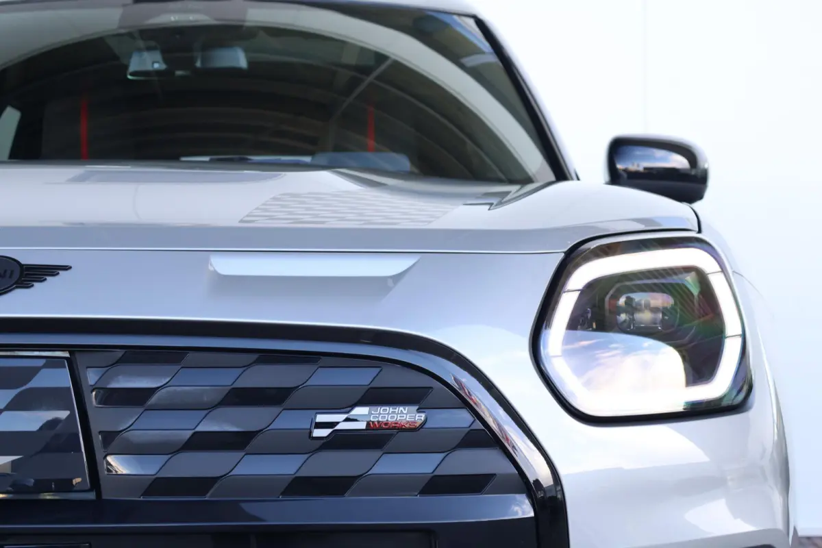 SE ALL4 John Cooper Works L 66.5 kWh | SoH 100% | Panorama Dak | Driving Assistant Plus | Parking Assistant Plus | Comforttoegang | Harman Kardon | Stuur & Stoelverwarming |
