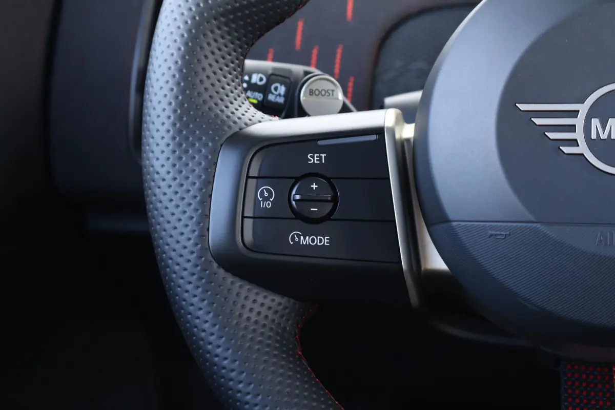 SE ALL4 John Cooper Works L 66.5 kWh | SoH 100% | Panorama Dak | Driving Assistant Plus | Parking Assistant Plus | Comforttoegang | Harman Kardon | Stuur & Stoelverwarming |