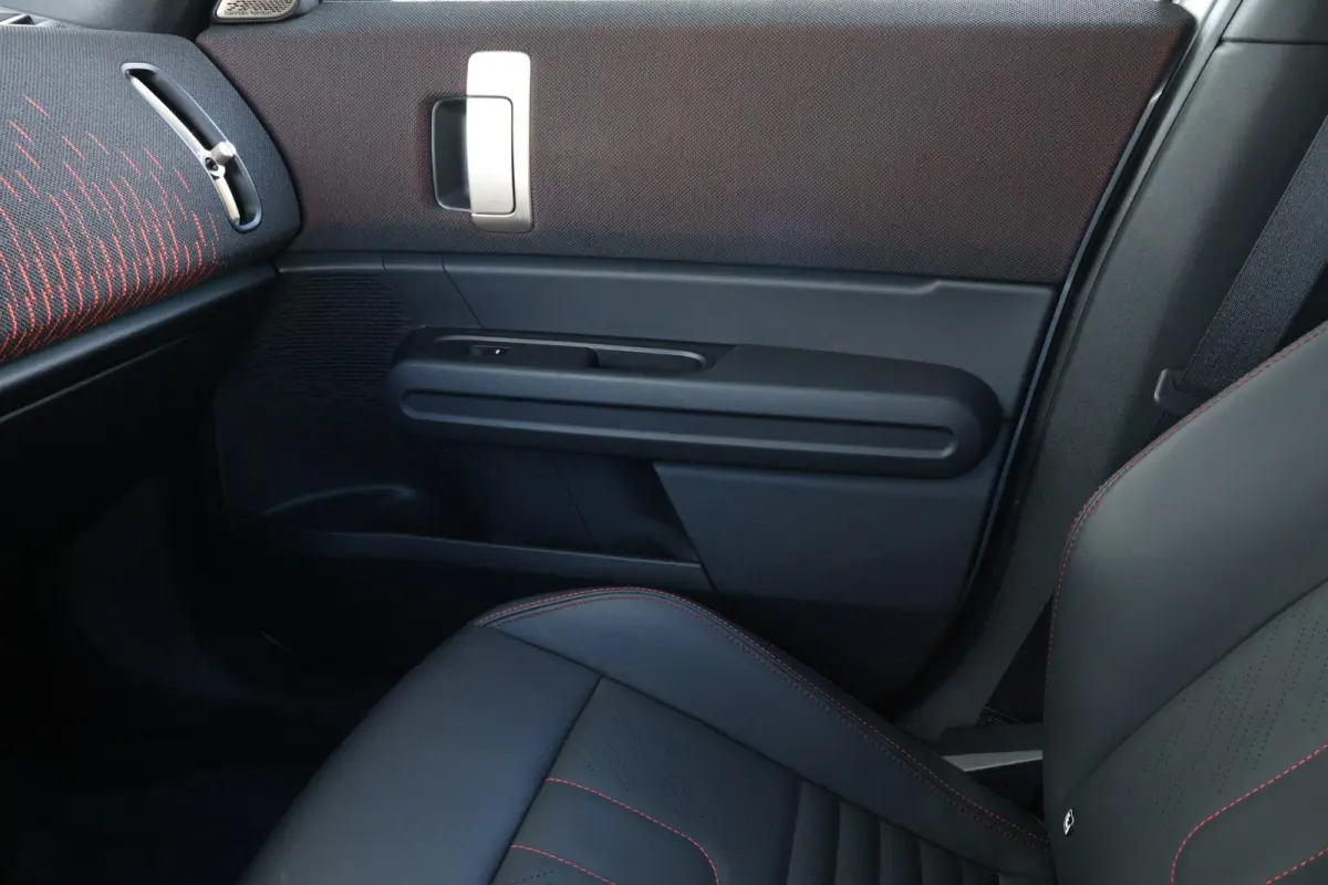 SE ALL4 John Cooper Works L 66.5 kWh | SoH 100% | Panorama Dak | Driving Assistant Plus | Parking Assistant Plus | Comforttoegang | Harman Kardon | Stuur & Stoelverwarming |
