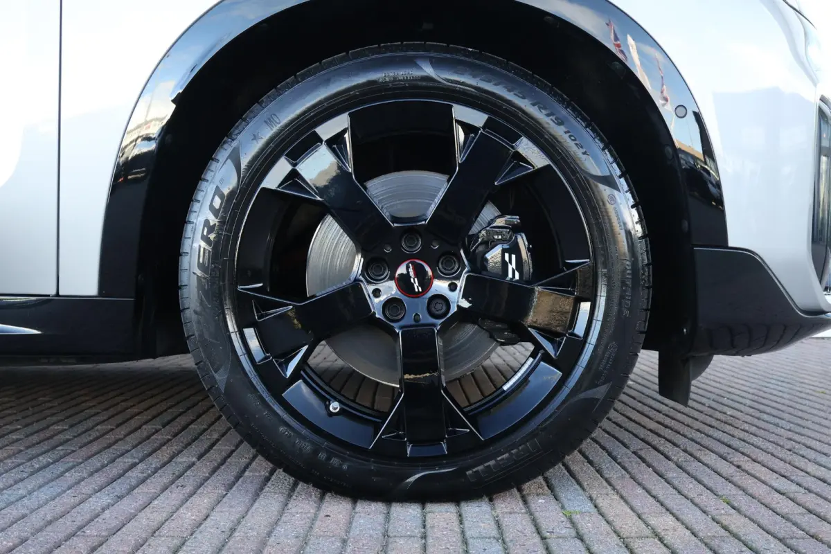 SE ALL4 John Cooper Works L 66.5 kWh | SoH 100% | Panorama Dak | Driving Assistant Plus | Parking Assistant Plus | Comforttoegang | Harman Kardon | Stuur & Stoelverwarming |