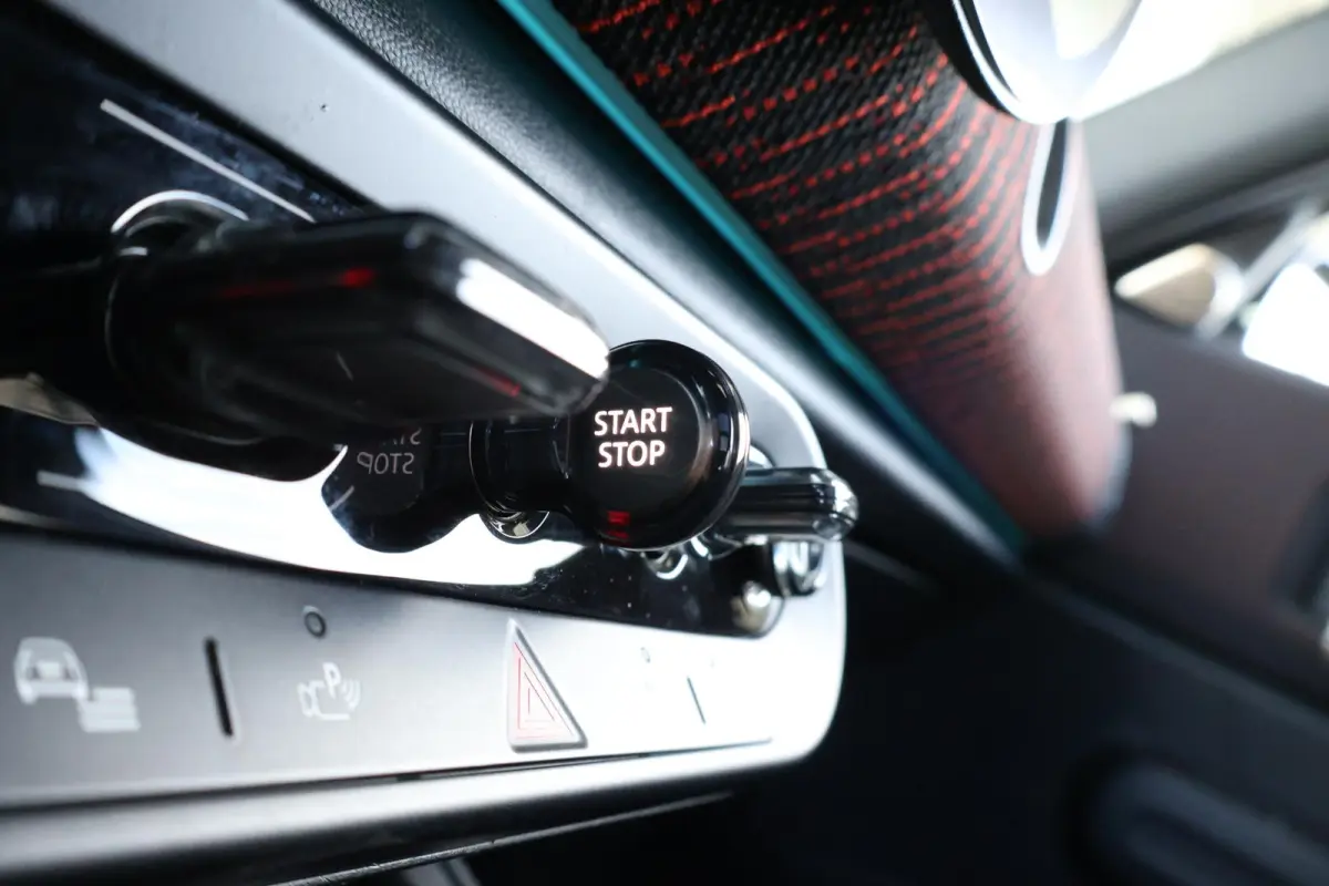 SE ALL4 John Cooper Works L 66.5 kWh | SoH 100% | Panorama Dak | Driving Assistant Plus | Parking Assistant Plus | Comforttoegang | Harman Kardon | Stuur & Stoelverwarming |