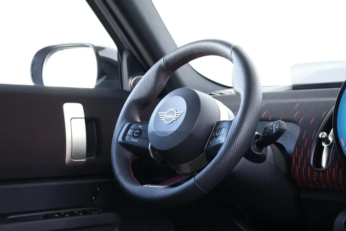 SE ALL4 John Cooper Works L 66.5 kWh | SoH 100% | Panorama Dak | Driving Assistant Plus | Parking Assistant Plus | Comforttoegang | Harman Kardon | Stuur & Stoelverwarming |