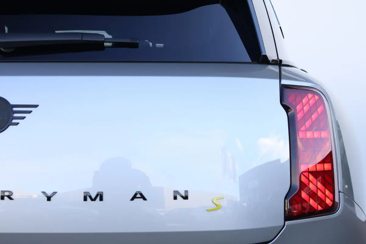 SE ALL4 John Cooper Works L 66.5 kWh | SoH 100% | Panorama Dak | Driving Assistant Plus | Parking Assistant Plus | Comforttoegang | Harman Kardon | Stuur & Stoelverwarming |