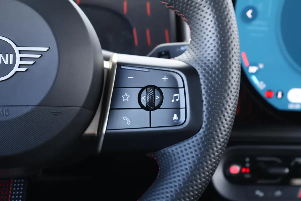 SE ALL4 John Cooper Works L 66.5 kWh | SoH 100% | Panorama Dak | Driving Assistant Plus | Parking Assistant Plus | Comforttoegang | Harman Kardon | Stuur & Stoelverwarming |