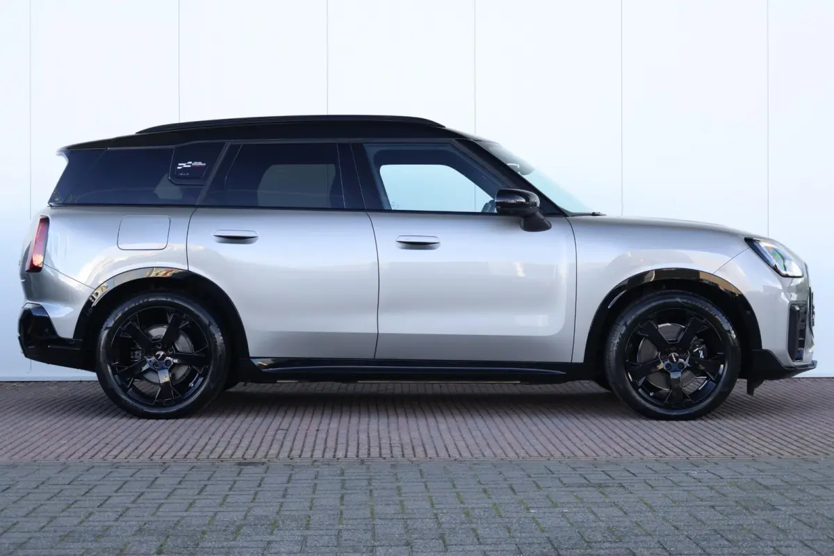SE ALL4 John Cooper Works L 66.5 kWh | SoH 100% | Panorama Dak | Driving Assistant Plus | Parking Assistant Plus | Comforttoegang | Harman Kardon | Stuur & Stoelverwarming |