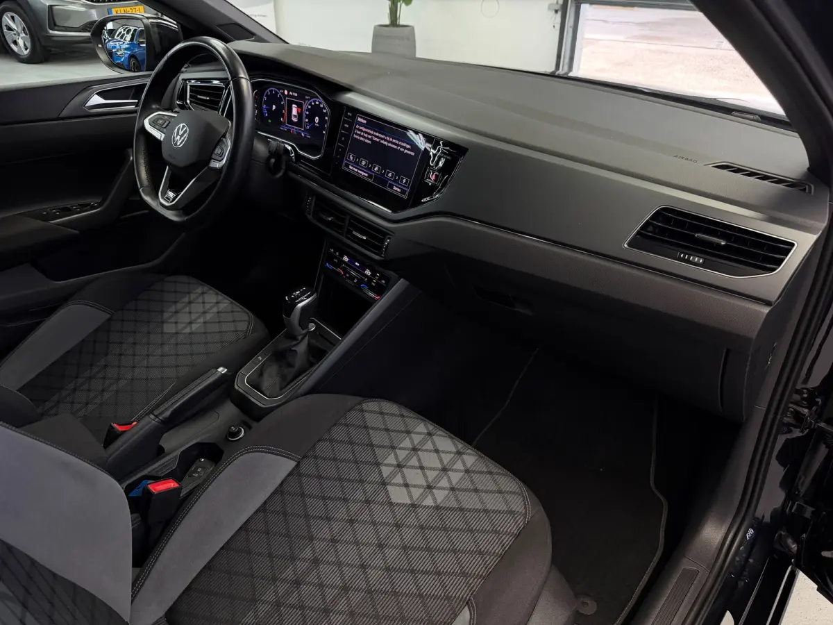 1.0 TSI 2x R-Line Panorama CarPlay Camera