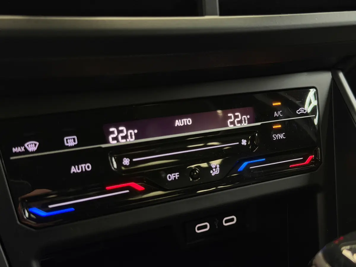 1.0 TSI 2x R-Line Panorama CarPlay Camera