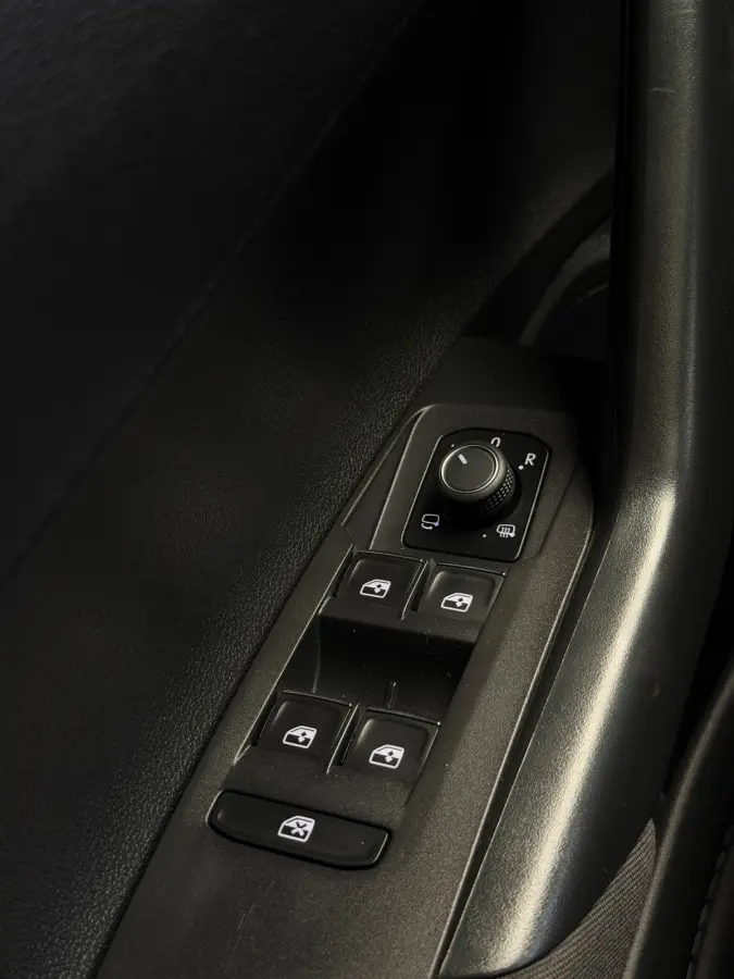 1.0 TSI 2x R-Line Panorama CarPlay Camera