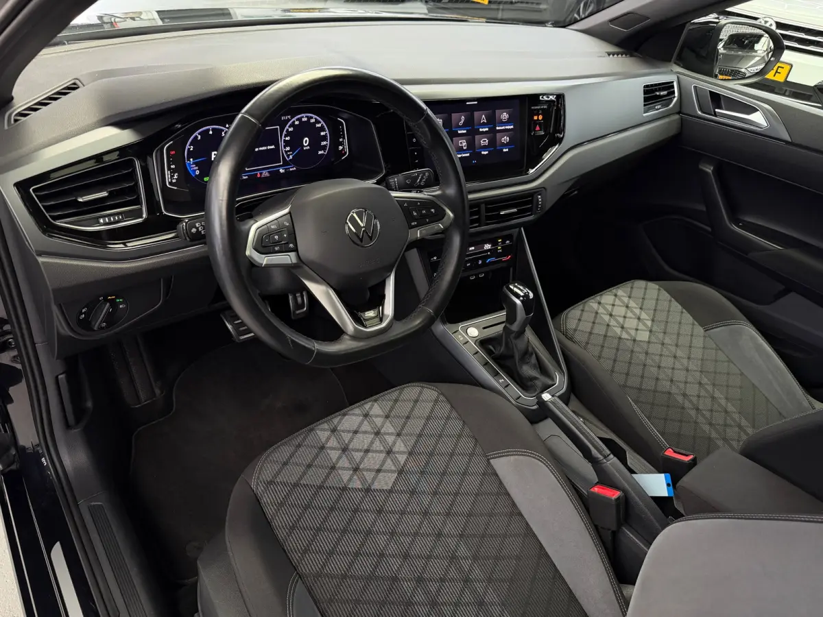 1.0 TSI 2x R-Line Panorama CarPlay Camera
