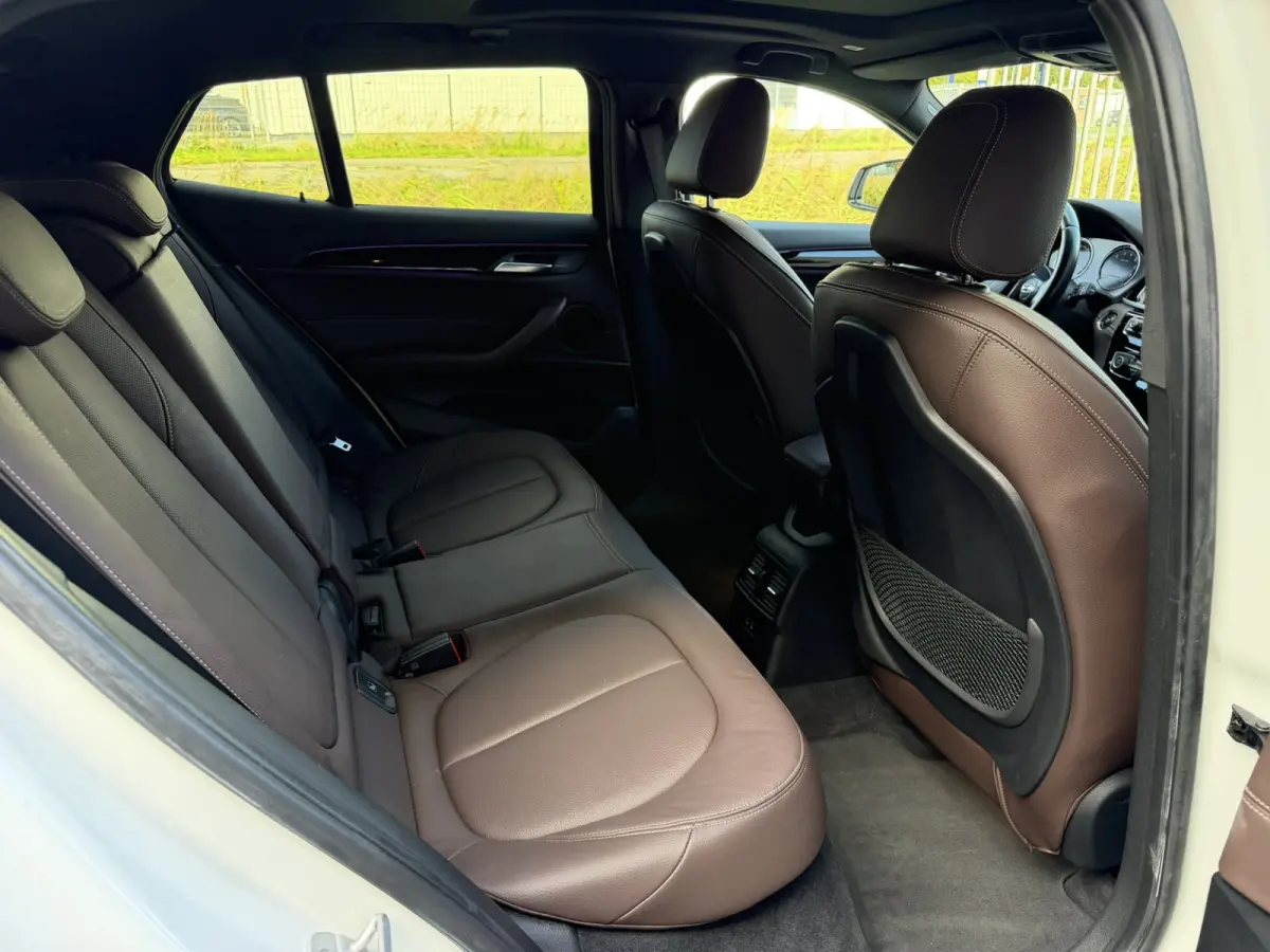 xDrive25e High Executive M Sport Pano HUD Leder Navi Plus 19 Inch Stuurverwarming Driving Assistant Plus ACC Carplay Achteruitrijcamera