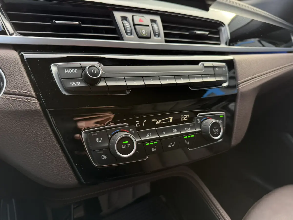 xDrive25e High Executive M Sport Pano HUD Leder Navi Plus 19 Inch Stuurverwarming Driving Assistant Plus ACC Carplay Achteruitrijcamera