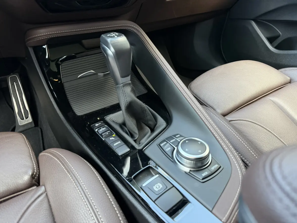 xDrive25e High Executive M Sport Pano HUD Leder Navi Plus 19 Inch Stuurverwarming Driving Assistant Plus ACC Carplay Achteruitrijcamera