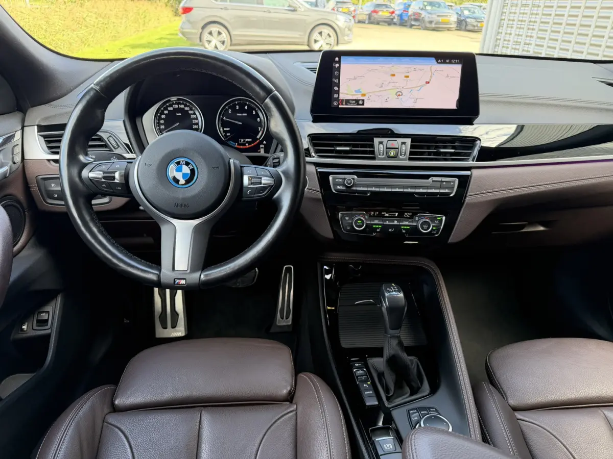 xDrive25e High Executive M Sport Pano HUD Leder Navi Plus 19 Inch Stuurverwarming Driving Assistant Plus ACC Carplay Achteruitrijcamera