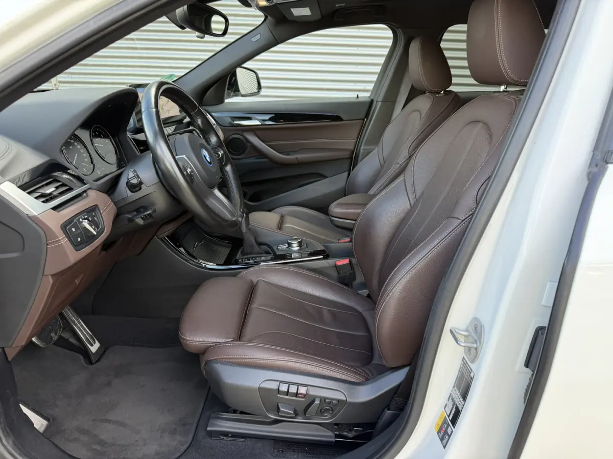 xDrive25e High Executive M Sport Pano HUD Leder Navi Plus 19 Inch Stuurverwarming Driving Assistant Plus ACC Carplay Achteruitrijcamera