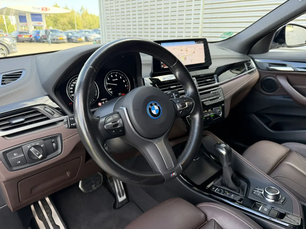 xDrive25e High Executive M Sport Pano HUD Leder Navi Plus 19 Inch Stuurverwarming Driving Assistant Plus ACC Carplay Achteruitrijcamera