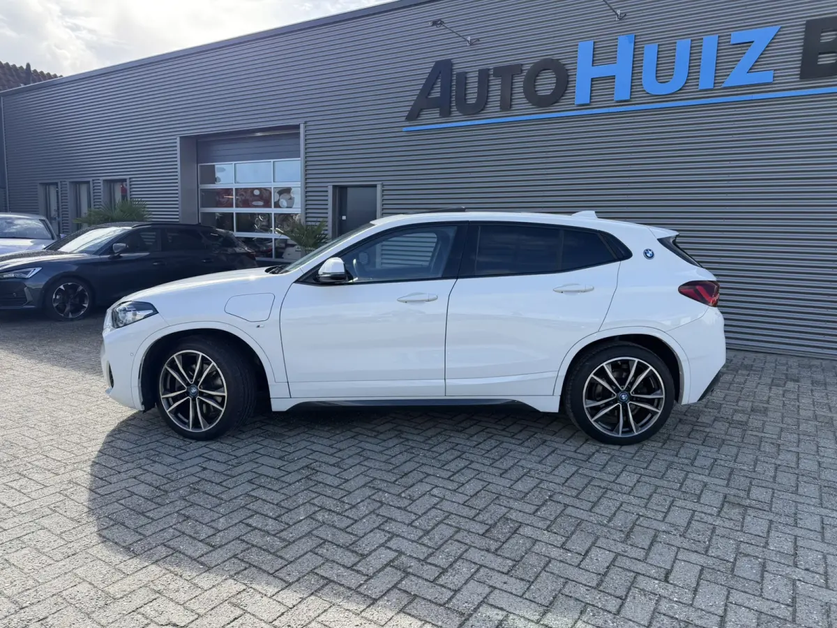 xDrive25e High Executive M Sport Pano HUD Leder Navi Plus 19 Inch Stuurverwarming Driving Assistant Plus ACC Carplay Achteruitrijcamera