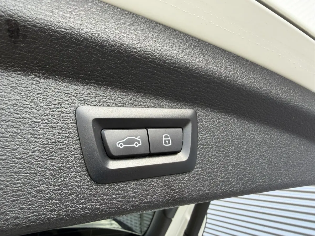 xDrive25e High Executive M Sport Pano HUD Leder Navi Plus 19 Inch Stuurverwarming Driving Assistant Plus ACC Carplay Achteruitrijcamera