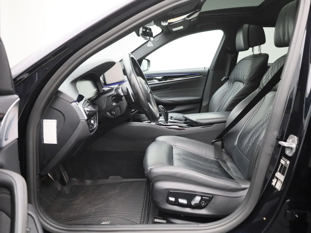 520i Business Edition Plus | Automaat | Panoramadak | Apple Carplay / Android Auto | Stoelverwarming | Stuurverwarming | Achteruitrijcamera |