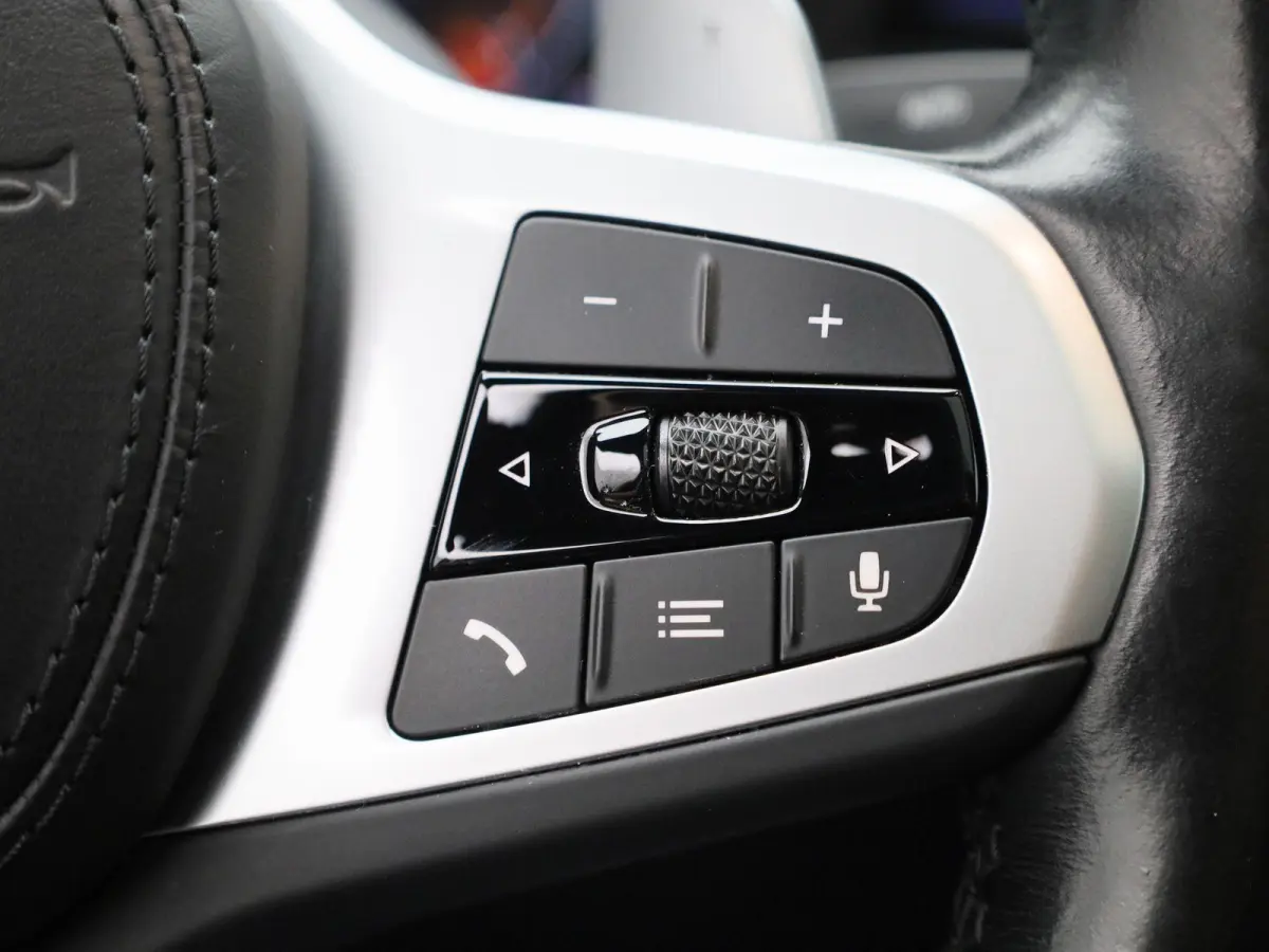 520i Business Edition Plus | Automaat | Panoramadak | Apple Carplay / Android Auto | Stoelverwarming | Stuurverwarming | Achteruitrijcamera |