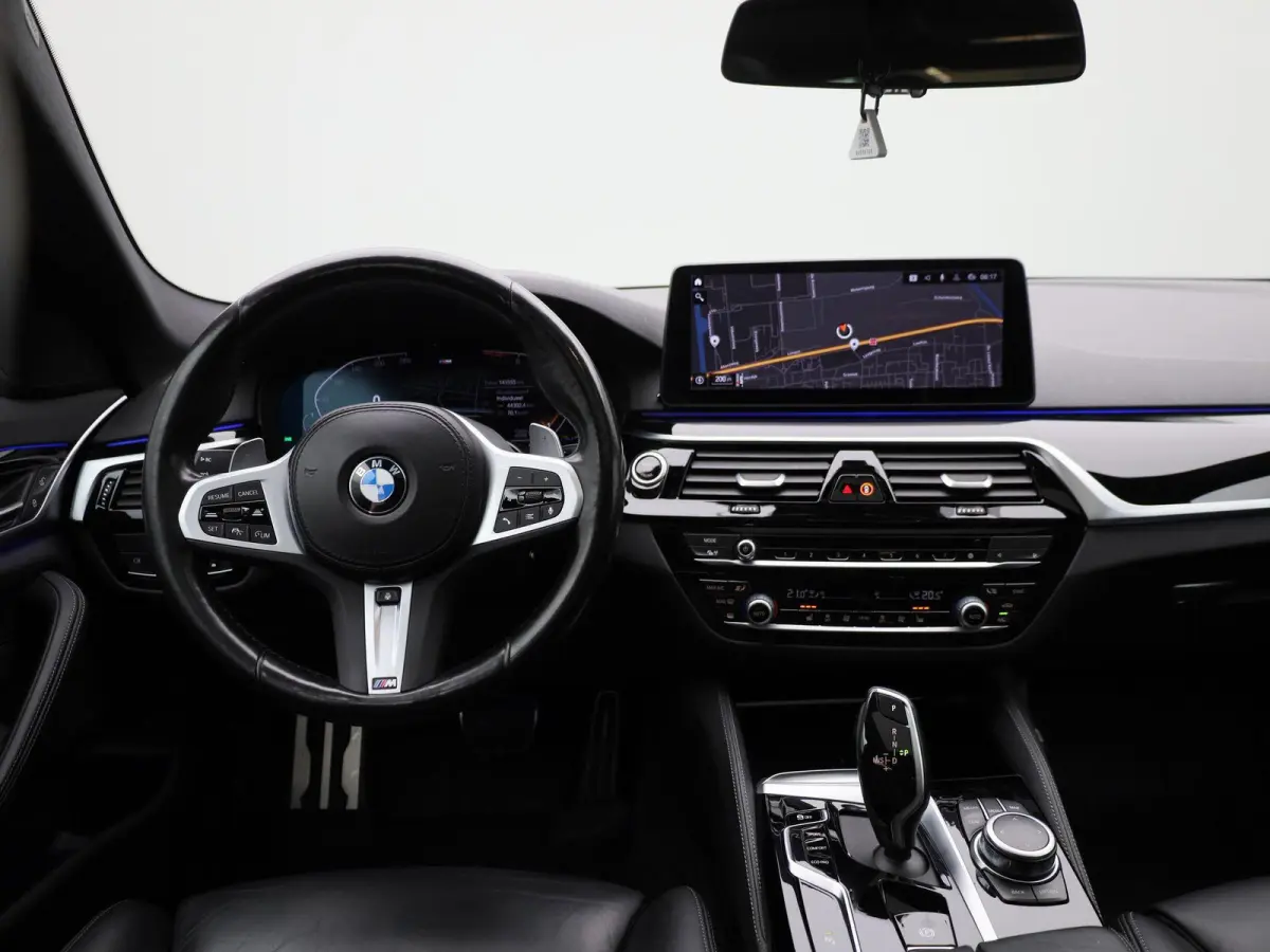520i Business Edition Plus | Automaat | Panoramadak | Apple Carplay / Android Auto | Stoelverwarming | Stuurverwarming | Achteruitrijcamera |