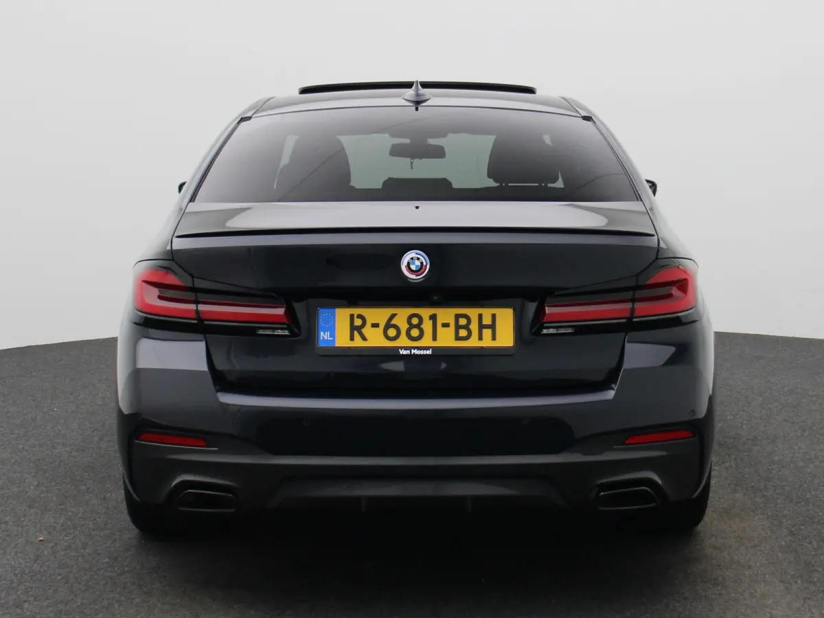 520i Business Edition Plus | Automaat | Panoramadak | Apple Carplay / Android Auto | Stoelverwarming | Stuurverwarming | Achteruitrijcamera |