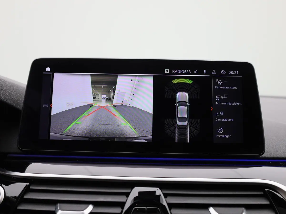 520i Business Edition Plus | Automaat | Panoramadak | Apple Carplay / Android Auto | Stoelverwarming | Stuurverwarming | Achteruitrijcamera |