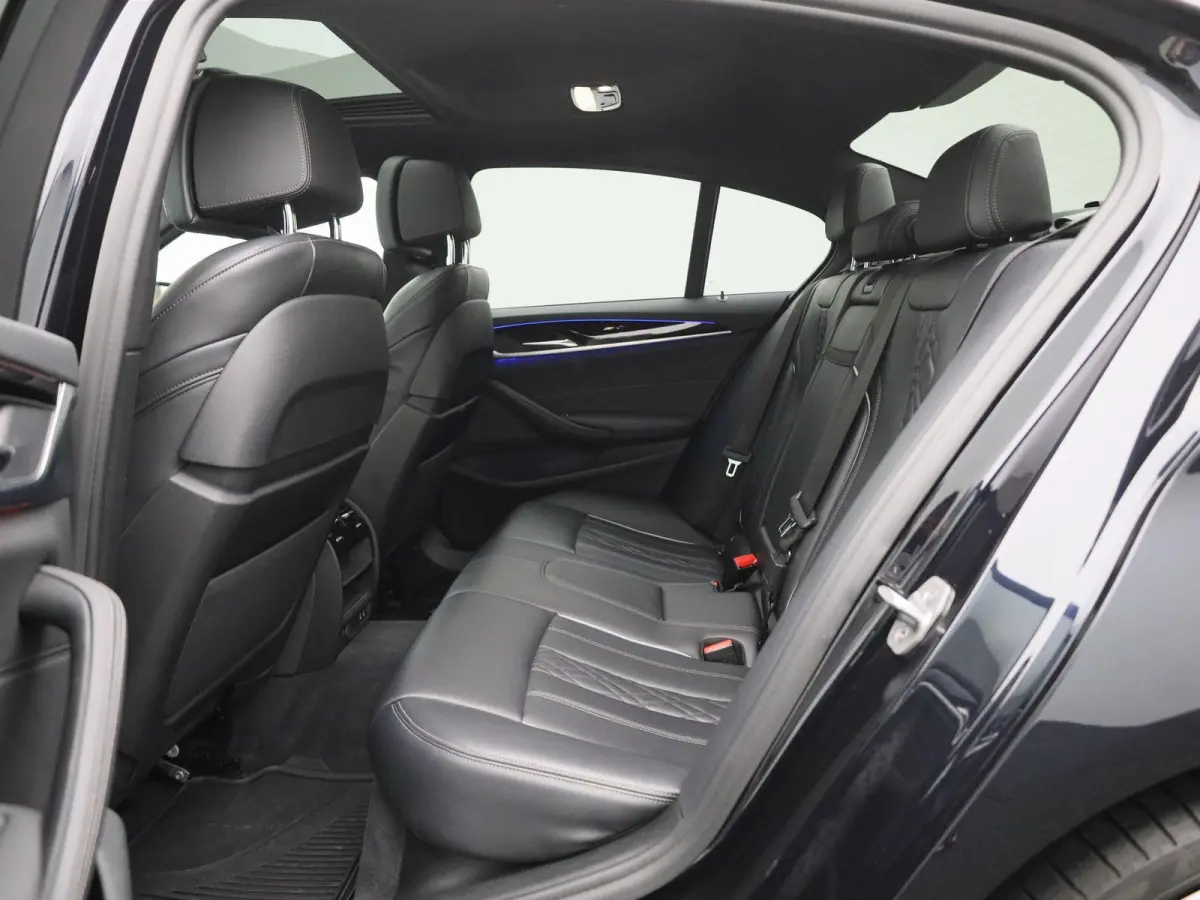 520i Business Edition Plus | Automaat | Panoramadak | Apple Carplay / Android Auto | Stoelverwarming | Stuurverwarming | Achteruitrijcamera |