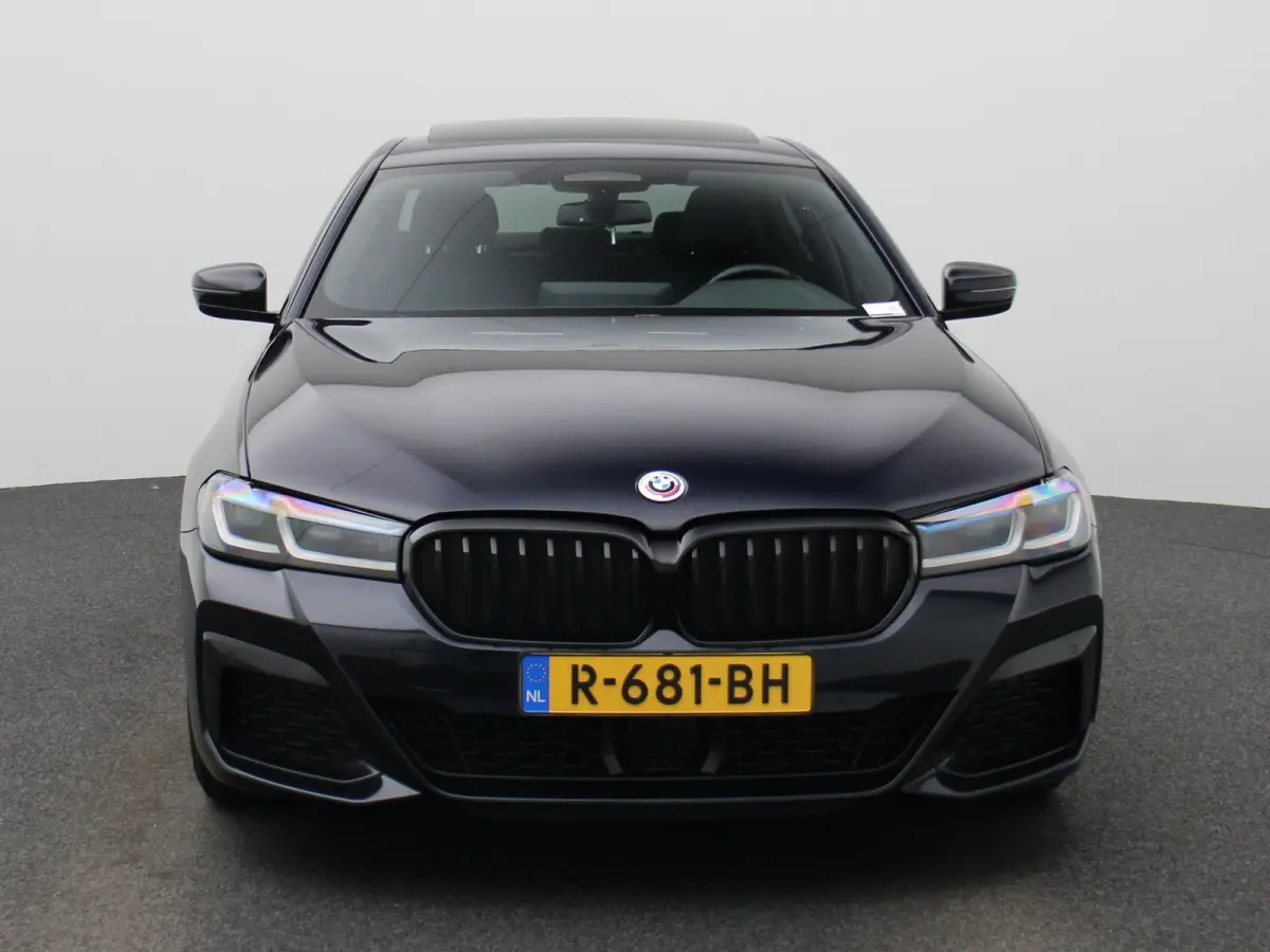 520i Business Edition Plus | Automaat | Panoramadak | Apple Carplay / Android Auto | Stoelverwarming | Stuurverwarming | Achteruitrijcamera |