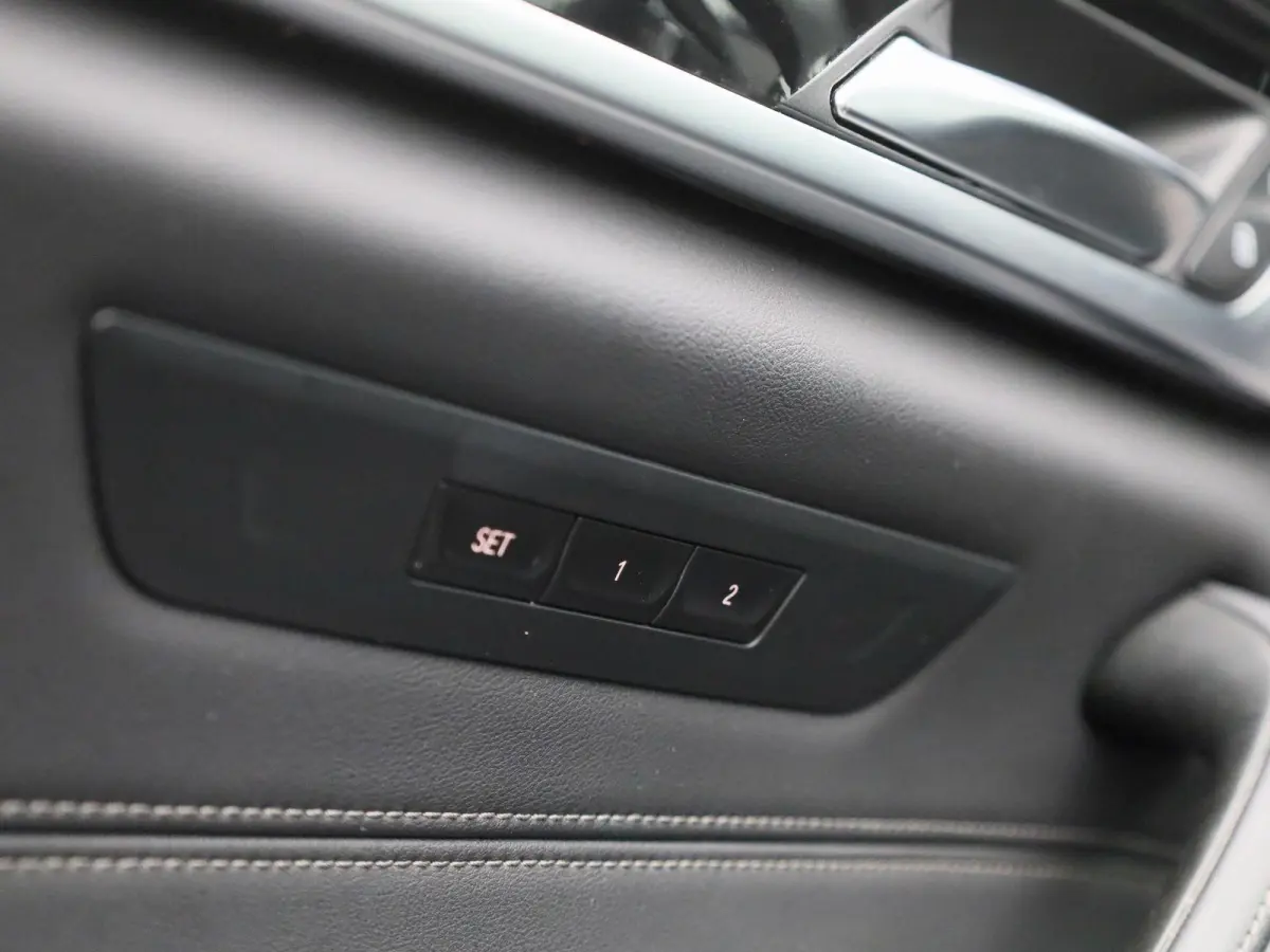 520i Business Edition Plus | Automaat | Panoramadak | Apple Carplay / Android Auto | Stoelverwarming | Stuurverwarming | Achteruitrijcamera |