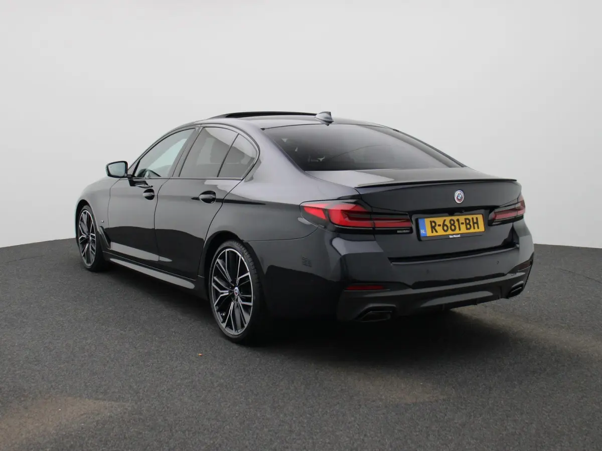 520i Business Edition Plus | Automaat | Panoramadak | Apple Carplay / Android Auto | Stoelverwarming | Stuurverwarming | Achteruitrijcamera |