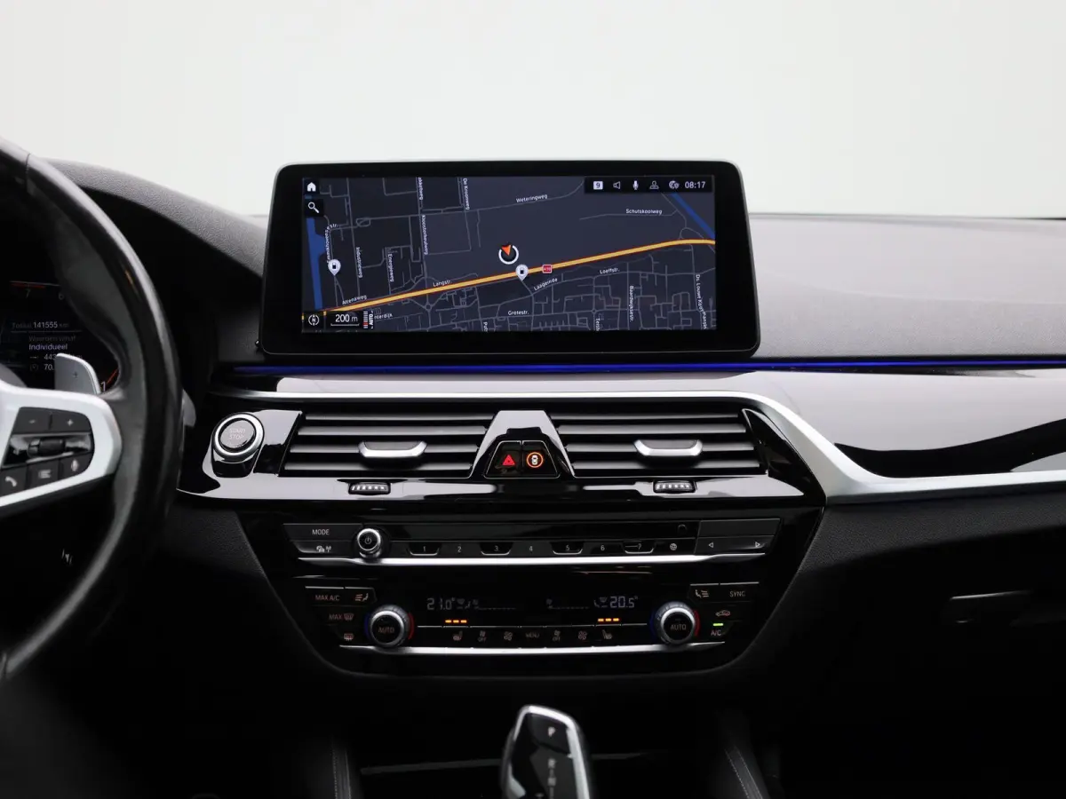 520i Business Edition Plus | Automaat | Panoramadak | Apple Carplay / Android Auto | Stoelverwarming | Stuurverwarming | Achteruitrijcamera |