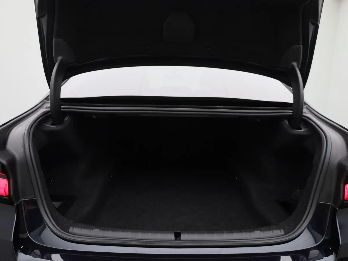 520i Business Edition Plus | Automaat | Panoramadak | Apple Carplay / Android Auto | Stoelverwarming | Stuurverwarming | Achteruitrijcamera |