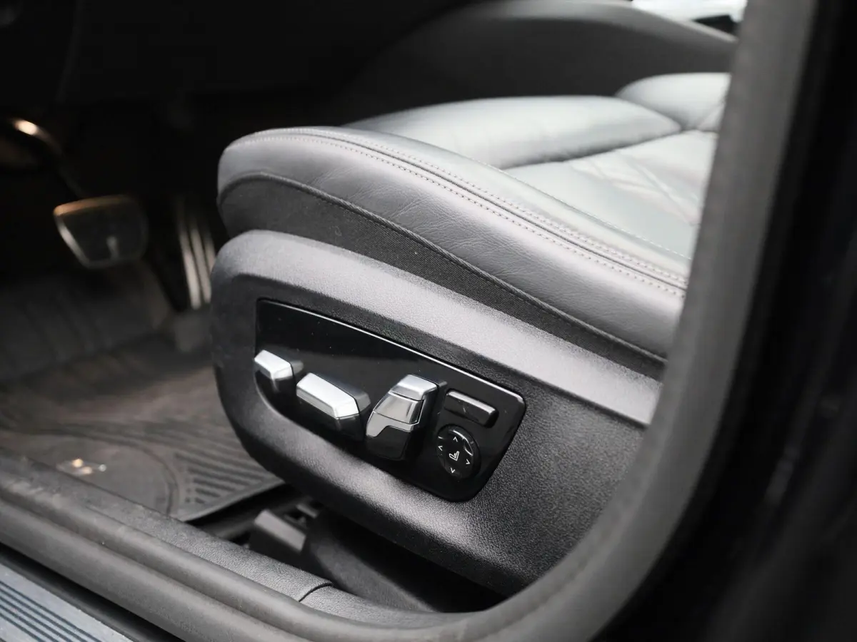 520i Business Edition Plus | Automaat | Panoramadak | Apple Carplay / Android Auto | Stoelverwarming | Stuurverwarming | Achteruitrijcamera |