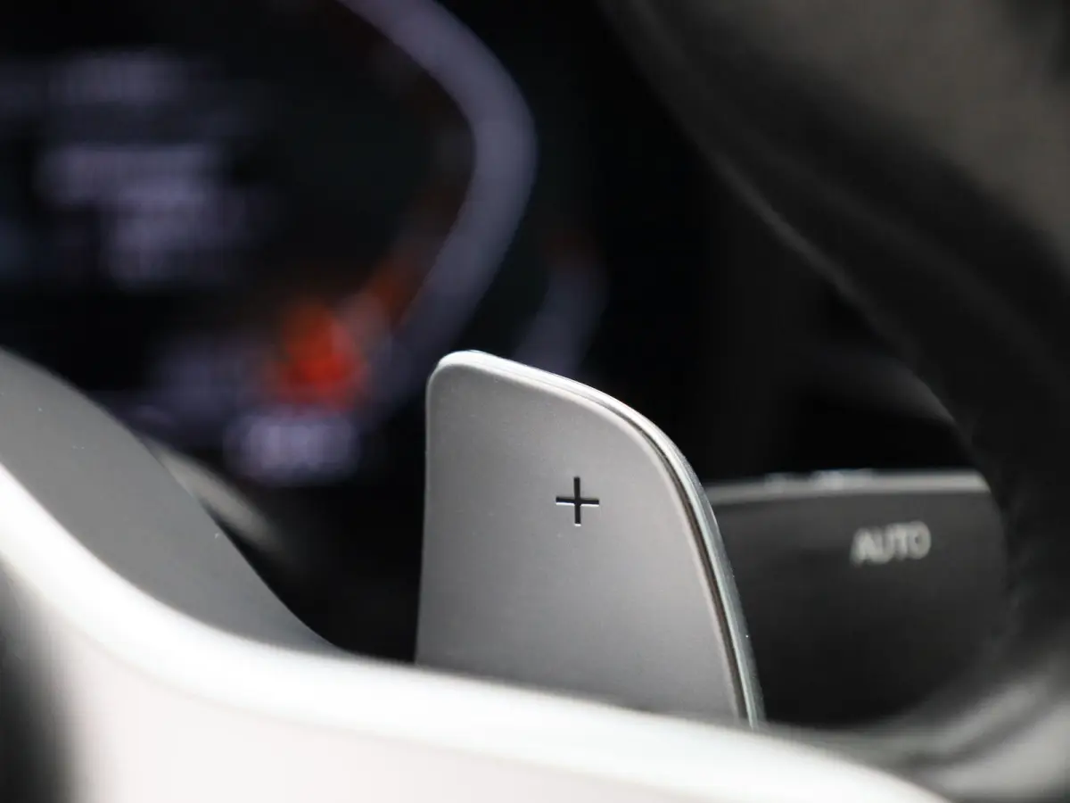 520i Business Edition Plus | Automaat | Panoramadak | Apple Carplay / Android Auto | Stoelverwarming | Stuurverwarming | Achteruitrijcamera |