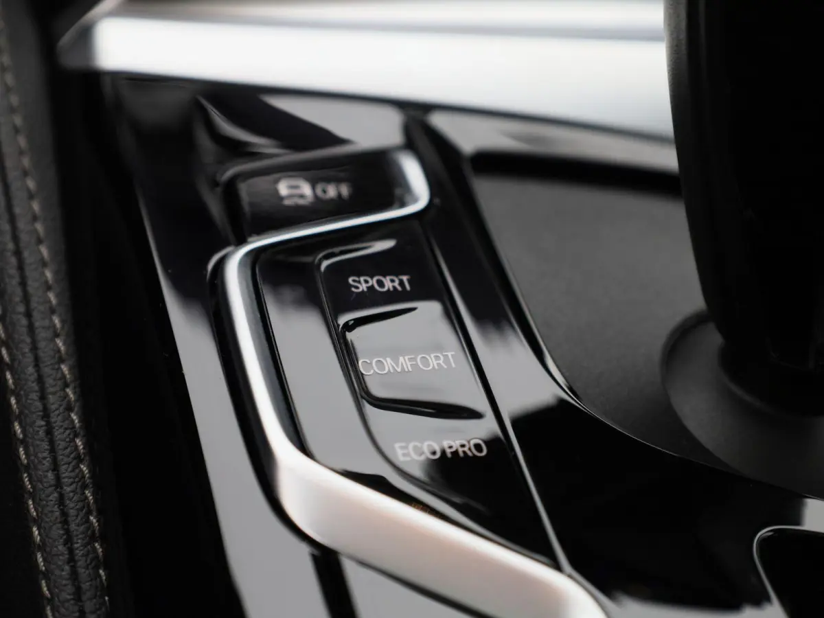 520i Business Edition Plus | Automaat | Panoramadak | Apple Carplay / Android Auto | Stoelverwarming | Stuurverwarming | Achteruitrijcamera |