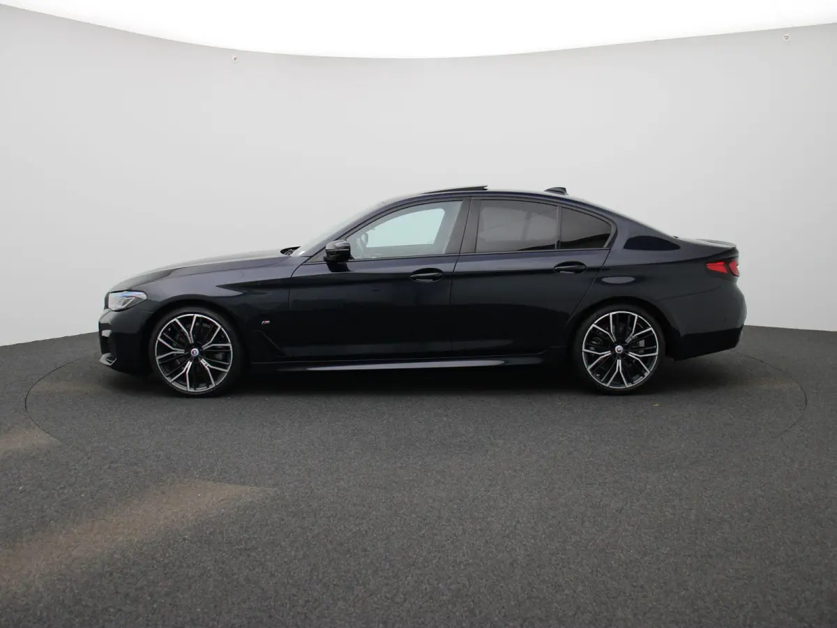520i Business Edition Plus | Automaat | Panoramadak | Apple Carplay / Android Auto | Stoelverwarming | Stuurverwarming | Achteruitrijcamera |