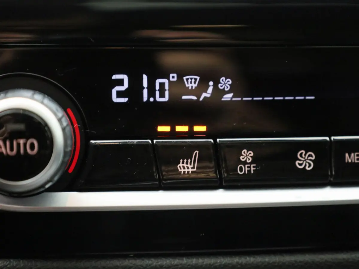 520i Business Edition Plus | Automaat | Panoramadak | Apple Carplay / Android Auto | Stoelverwarming | Stuurverwarming | Achteruitrijcamera |